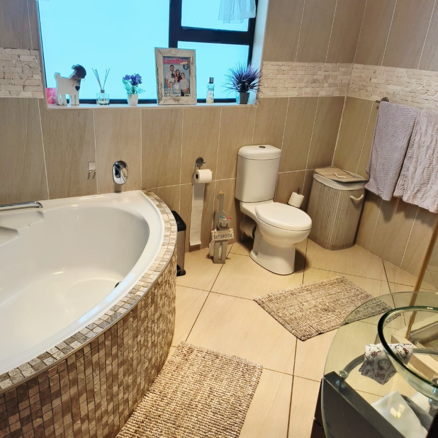 4 Bedroom Property for Sale in Wilkoppies North West